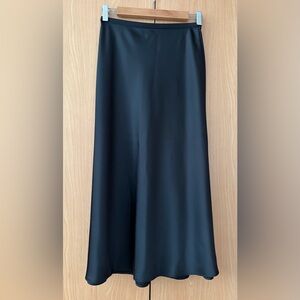 Uniqlo Black Satin Skirt Japan S / US XS